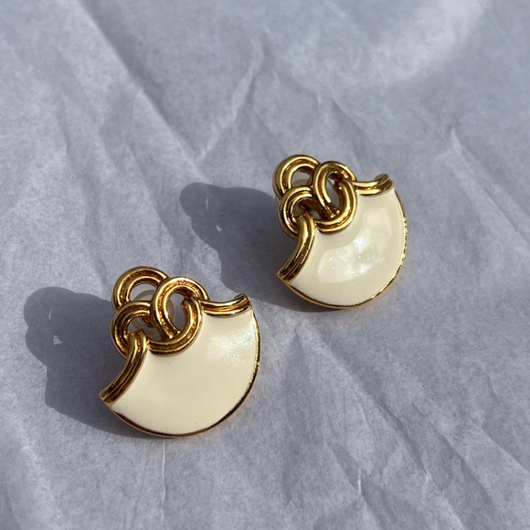 Vintage Cream Enamel and Gold Pierced Earrings - Picture 5 of 12